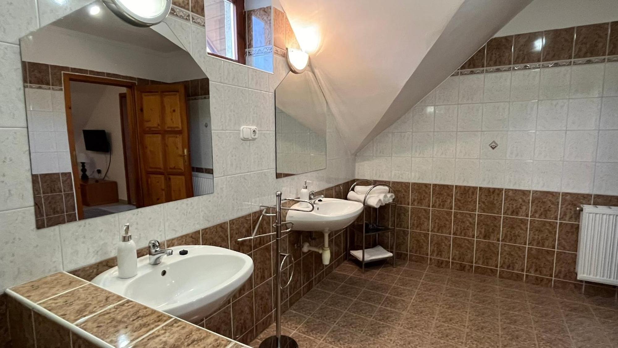 Boezsi Apartman Sárvár Zewnętrze zdjęcie