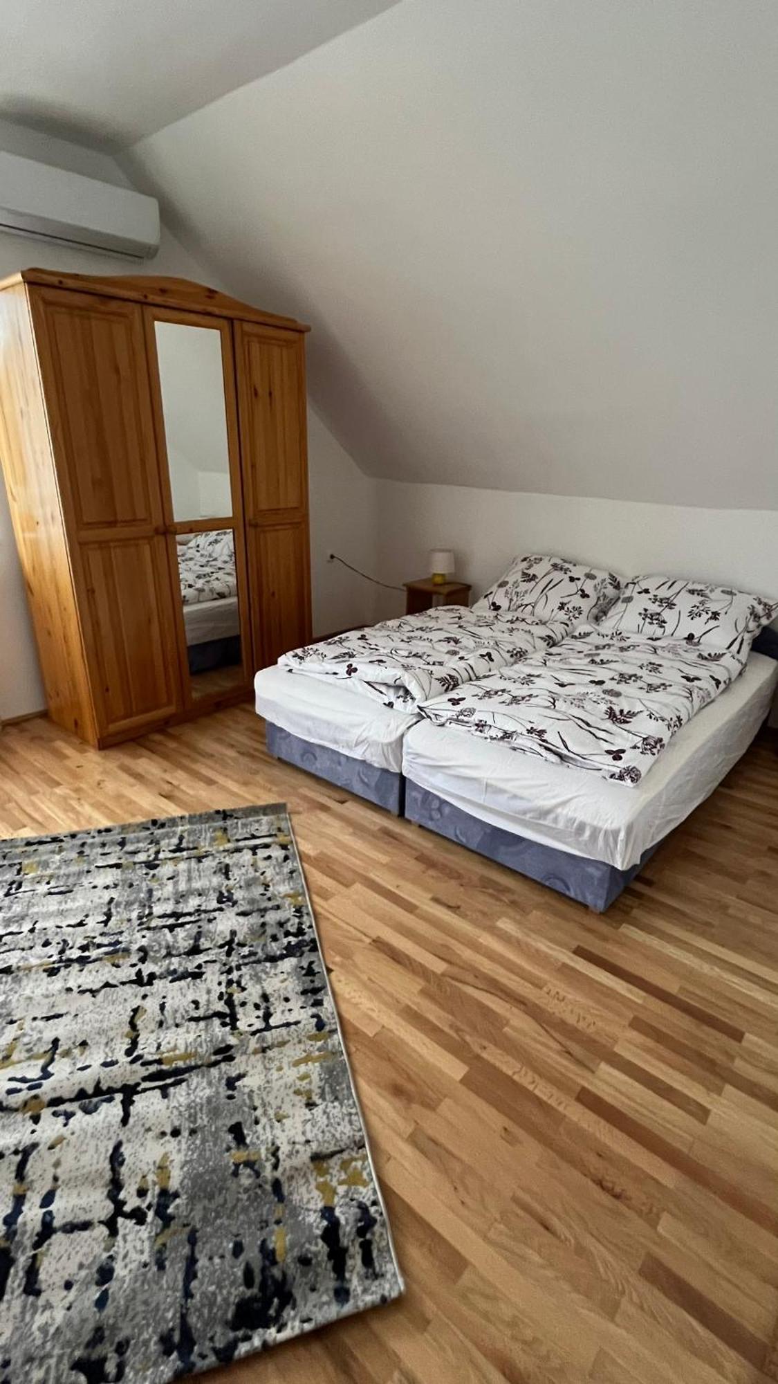 Boezsi Apartman Sárvár Zewnętrze zdjęcie